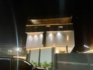 Bay square apartment and lounge - Ojo