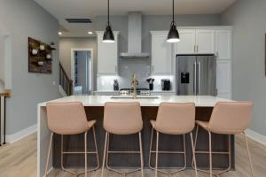 Luxury Downtown Townhome Elevated Skyline Views