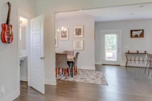 Hilltop Charmer Super Close To Downtown Three Bedroom