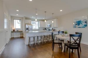 City Overlook Luxury Amenities Minutes to Downtown