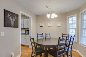 Bright and Fresh Large Backyard Minutes to Broadway