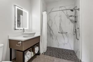 Efficiency Suite with 3 Queen Beds/Accessibility Access - Non Smoking room in HomeTowne Studios & Suites by Red Roof Columbia