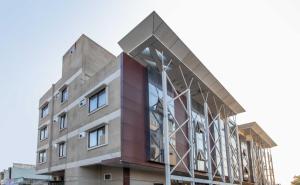 Capital O Swan Paradise