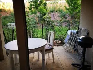 Quiet charming T2 with terrace 5km from Lyon - Civrieux-dʼAzergues
