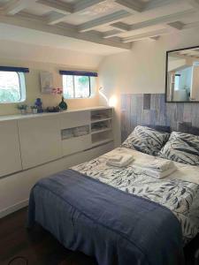 Charming Studio on House Boat