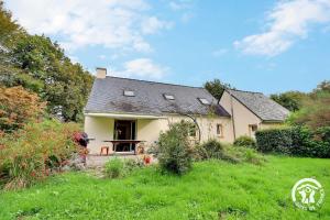 Maison calme au milieu dun parc arboré de 3000m2