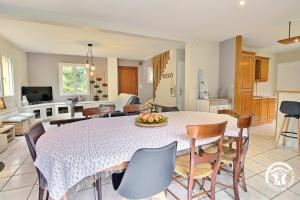 Maison calme au milieu dun parc arboré de 3000m2