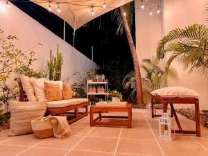 Backyard, Pool View, Walk to Beach, Dining, Shops