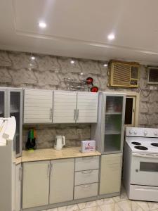 شقة للإيجار شهري اسبوعي يومي تبعد عن الحرم المكي 4 كيلو-قريبة من قطار الحرمين قريبة من محطة باصات رئيسية