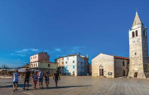 Apartments Villa Leonard - Modern Stay with Private Rooftop Jacuzzi & Sea Views, Barbariga, Vodnjan, Istria, Croatia