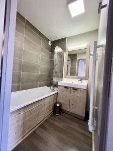 Résidence Le Panoramic - Appartement lumineux · Départ et retour skis aux pieds · Piscine · Parking inclus · Spa · wifi MAE-0351