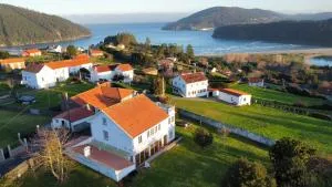 Beachfront Surf & Holiday House, Charming & Quiet - Pantín
