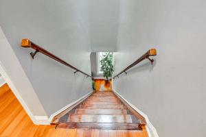 Explore the Vibrant Neighborhood of NoMa! 2-Level Spacious Rowhouse!
