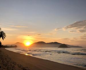 Linda casa em condomínio- praia lagoinha