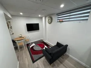 Luxury 2 Bedroom Basement Suite - Dufrost