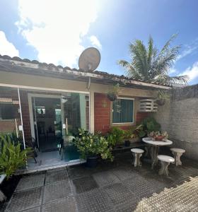 Chalé com piscina e churrasqueira