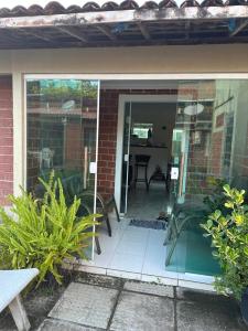 Chalé com piscina e churrasqueira