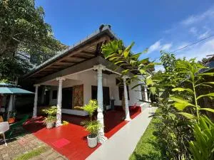 Queens Gate Surf Resort - Watagederamulla