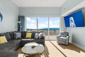 Tidewater Resort! Ground Floor! Free Beach Chairs! by Dolce Vita Getaways PCB