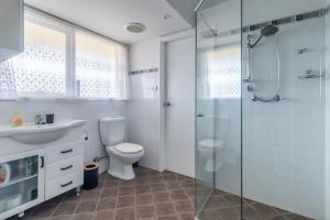 Dougs Jetty - Family Waterfront Getaway
