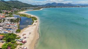 Cobertura duplex, pé na areia