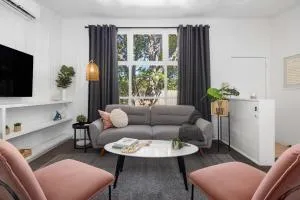 Seaside Retreat - Rosebud