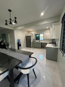 Cardinal Lookout Villa close to the beach