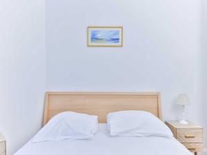 Bright, modern apartment- 14 arrd- Mobility lease