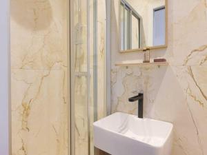 Appt COSY proche Canal Saint Martin - Mobility lease - 4-Sterne-Hotels in Paris