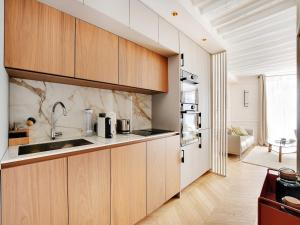 Light and modernity - near Jardin Luxembourg