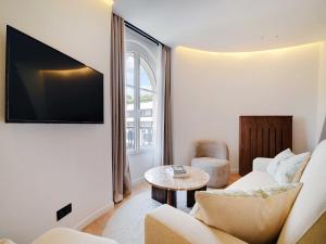 Modern Apt -1BR 4P - View Eiffel Tower Passy