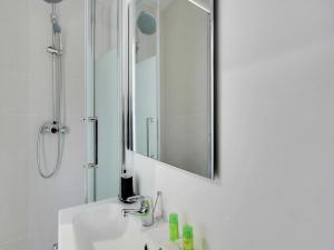 Bedroom 1 - Place Victor Hugo Trocadero - BAIL MOBILITE