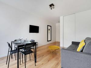 1BDR 3P apartment balcony - ST MAUR VOLTAIRE