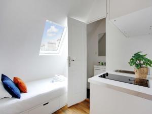 Bedroom 2 - Place Victor Hugo Trocadero - BAIL MOBILITE