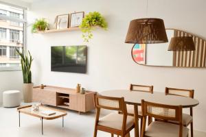 Renovated Stylish Two Bedroom Apartment in Ipanema, Steps to Beach