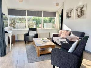 Renovated bungalow with garden