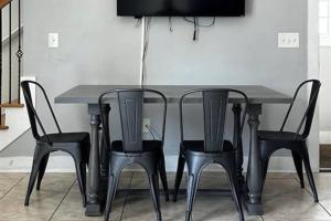 4-bedroom Beach Escape! Second Row on the 27th Ave