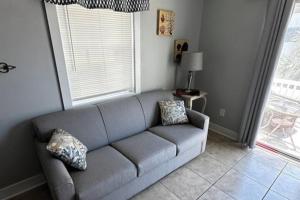 4-bedroom Beach Escape! Second Row on the 27th Ave