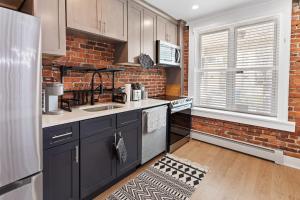 Urban Chic 1BR - Walk to Boardwalk - Min to Beach