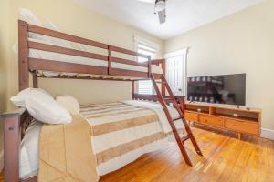 Urban Oasis 3BR Apt with Iconic WTC View