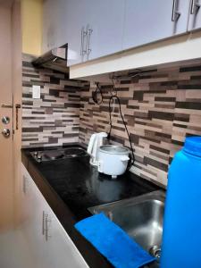 28th Floor Tower C 1-Bedroom Unit with Netflix and Free Wifi