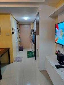 28th Floor Tower C 1-Bedroom Unit with Netflix and Free Wifi