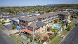 Balcony, Pool, Spa, Beach, Bbq, Sleeps 4