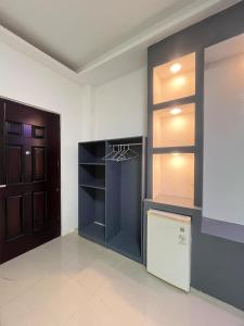 Shiri Hotel