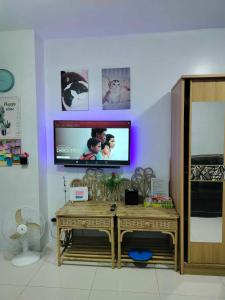 17th Floor Tower B Studio Haven with Netflix, AC and Free Wifi