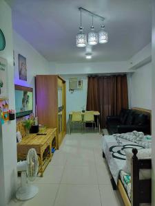 17th Floor Tower B Studio Haven with Netflix, AC and Free Wifi