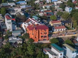 Nắng Hotels & Restaurants - Bản Ăng