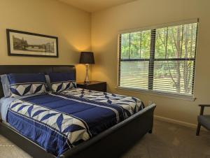 Home away from Home for the Holidays - Book 2 Get 1 Free! Sleeps 7 Immediate Availability! Beautiful Gated Community