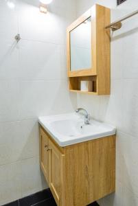 Songbird Suites - Deluxe Twin Suite and Scooter