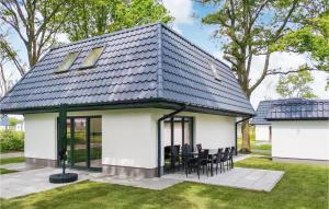 Stunning Home In Den Oever With Wifi